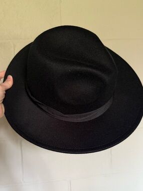 Classic Black Wide-Brim Fedora Hat